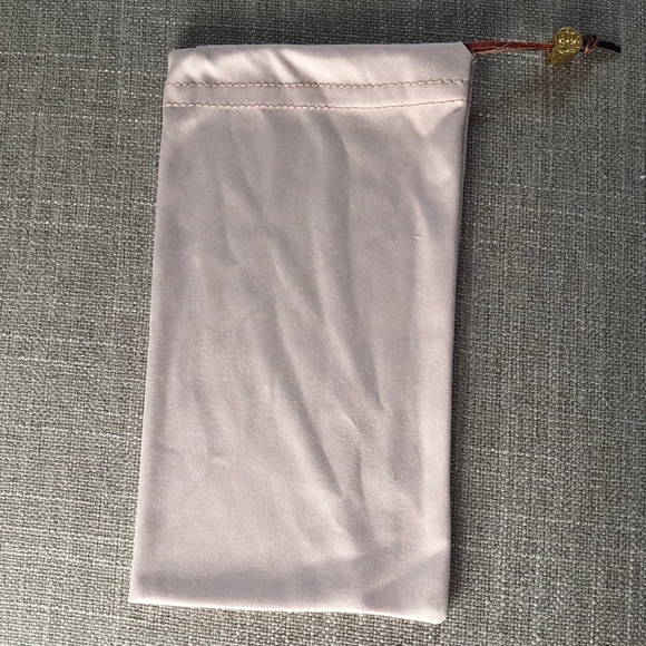 Eyeglass pouch - Picture 1 of 4